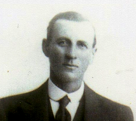 Photo of photos/Leslie McLennan b1889 portrait early 1920s